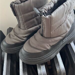 Zara Kids Black and Gray Snow Boots